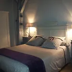 Chambres D'hotes Le Domaine Du Saule Nocleg ze śniadaniem *