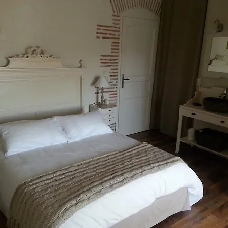 Chambres D'hotes Le Domaine Du Saule فندق مبيت وإفطار *